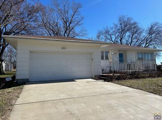 402 Montana Ave, Holton, KS 66436
