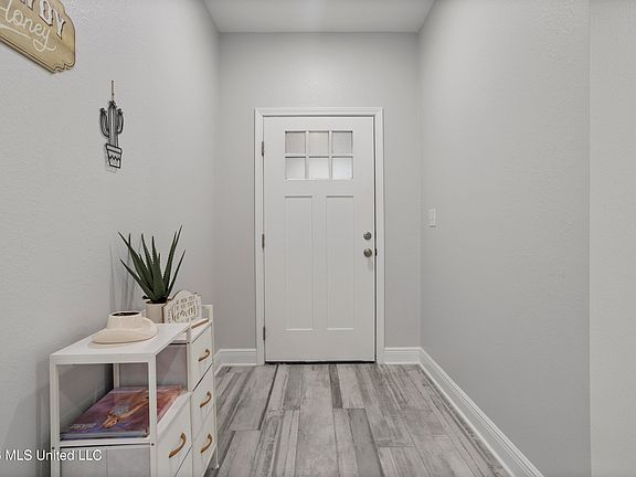 5th image of 617 Peach St