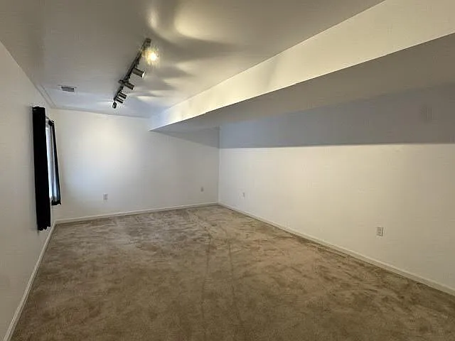 136 Alliance Ct — Photo 32