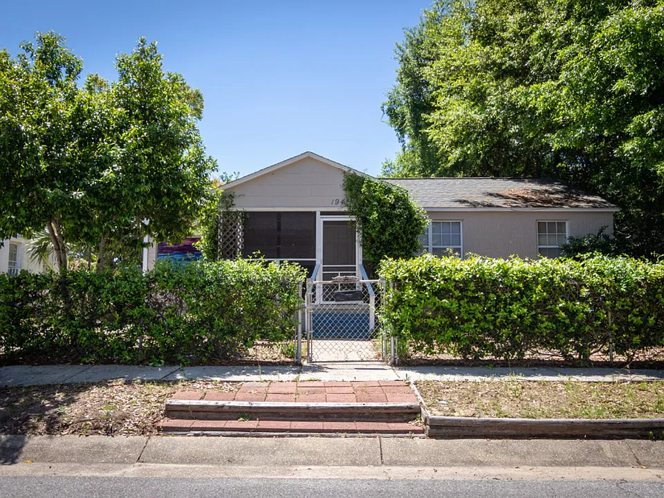 1941 W Government St