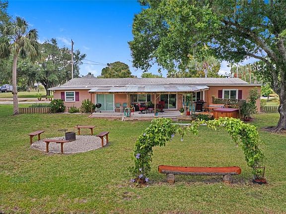4th image of 1858 Flamingo Dr