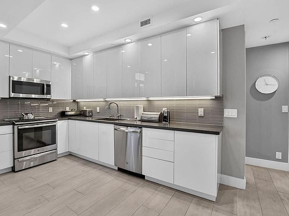 5th image of 7847 Lakeside Blvd APT 1015