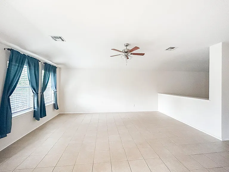 7810 Squirrel Hollow Dr — Photo 15