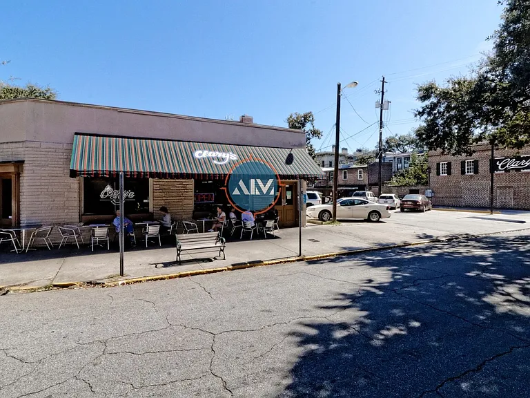 208 E Taylor St — Photo 57