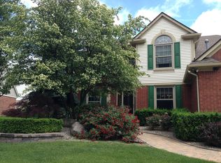 1096 Brompton Rd, Rochester Hills, MI 48309