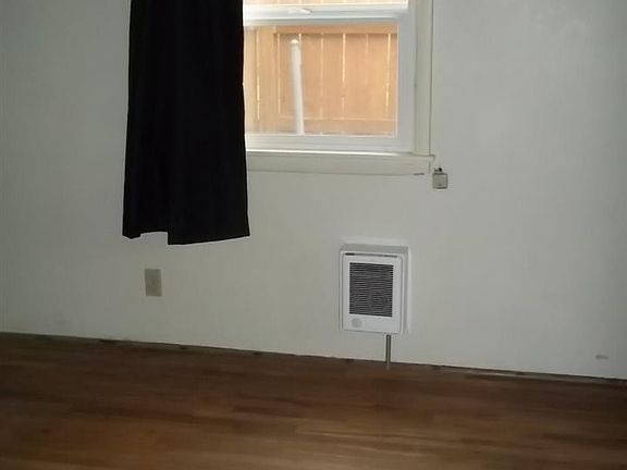 5th image of 620 SE Rocky Way Dr