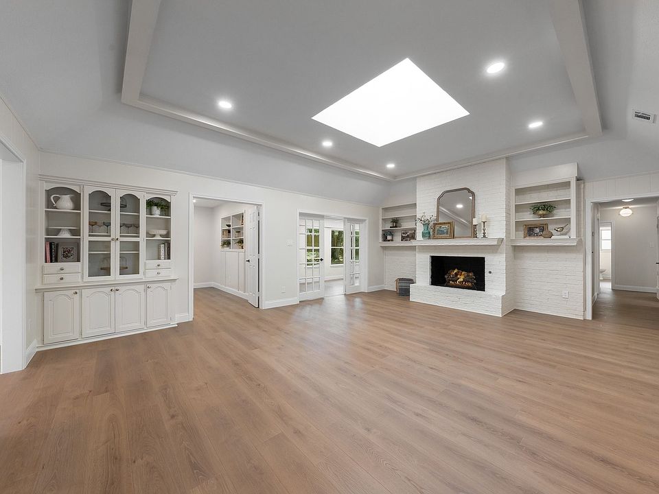 1st image of 2844 Hurstview Dr