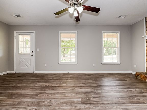 3rd image of 35 Tanglewood Ct