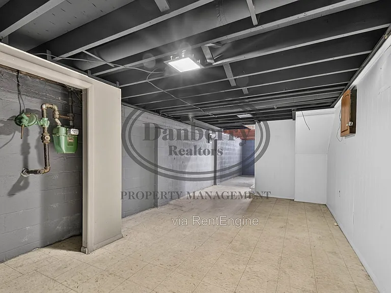 6946 Kinsman Dr — Photo 30