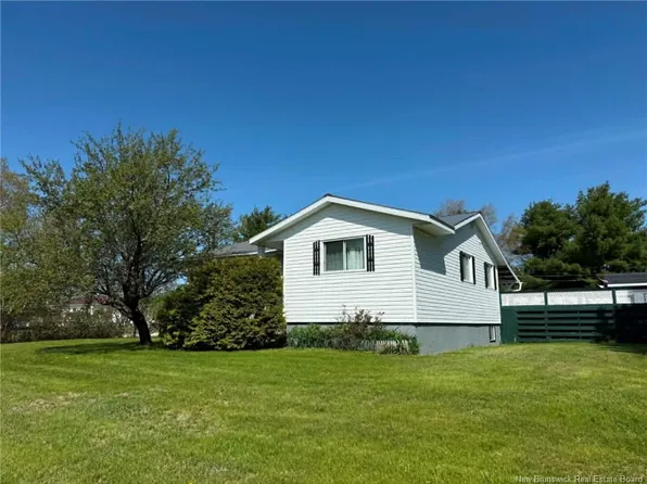 18 Birch St, Miramichi, NB E1V 7C4