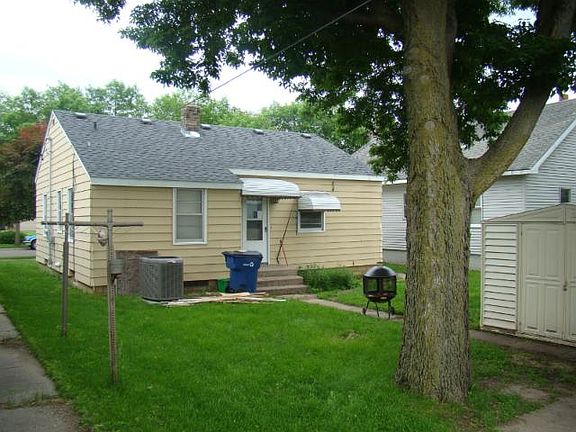 3rd image of 107 18th Ave N