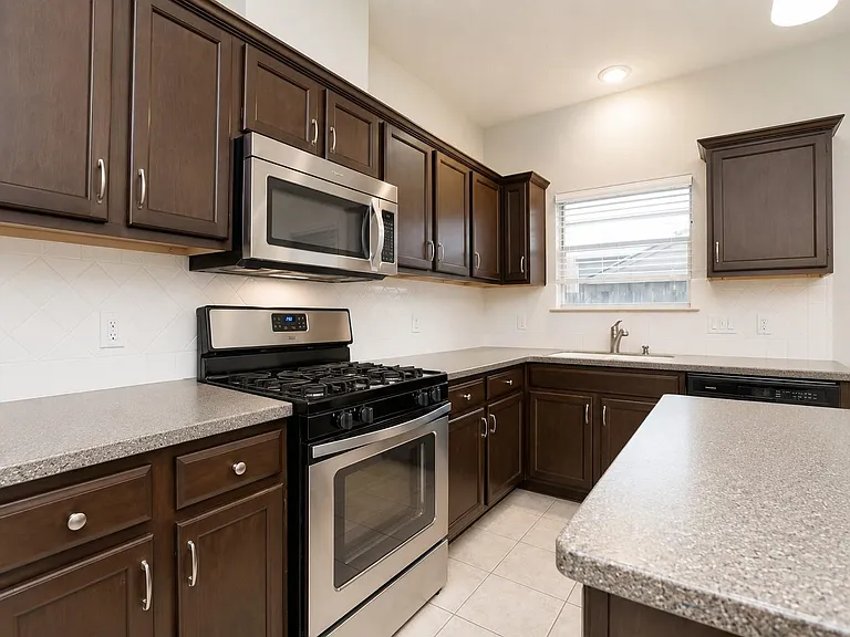 13461 Gent Dr — Photo 9