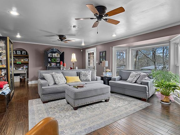 5th image of 604 4th Ave S