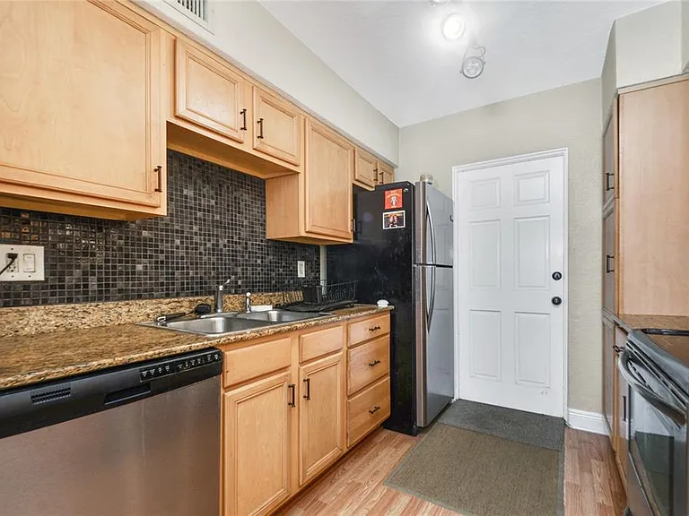 225 E New Hampshire St #7 — Photo 7