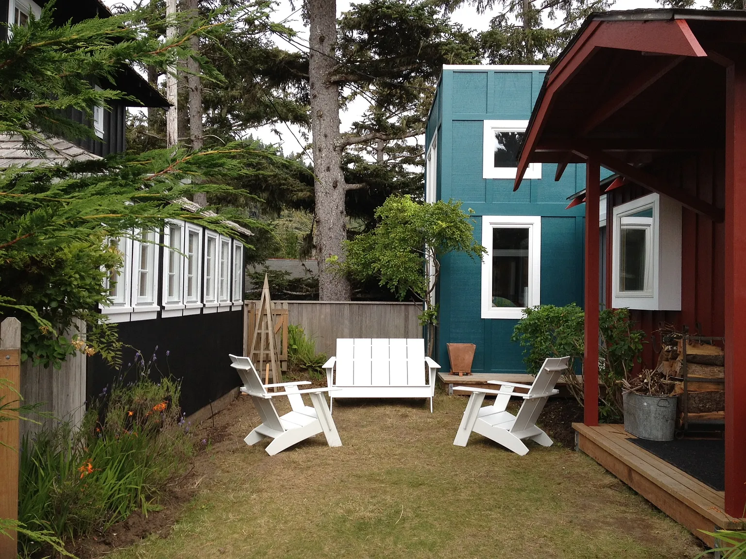 4465 Independence Ave photo 1