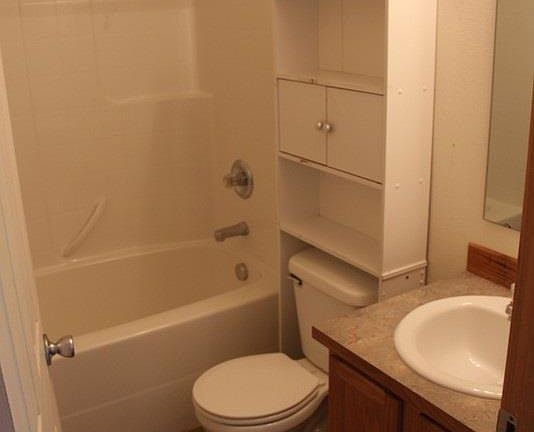 5th image of 828 N Owen Ave