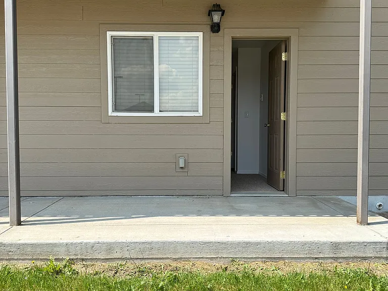 201 9th Ave SW — Photo 10