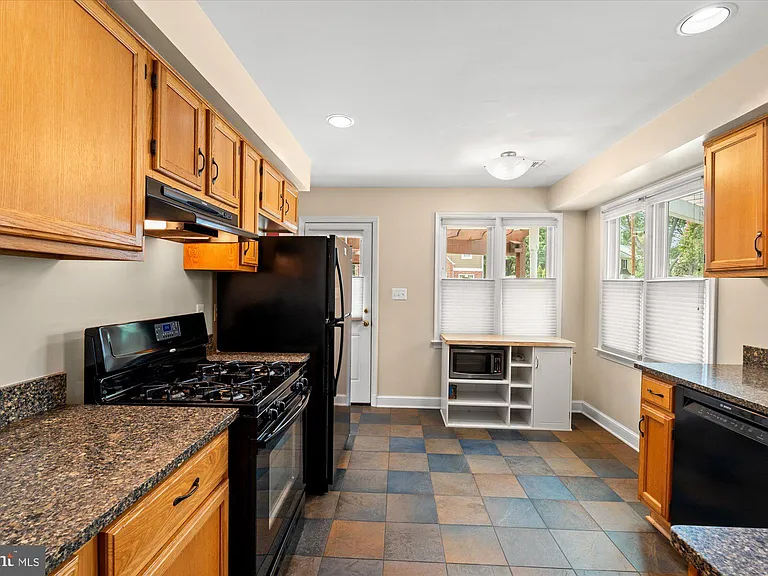 16 E Braddock Rd — Photo 14