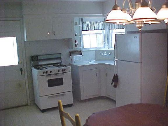 3rd image of 1033 Albany St