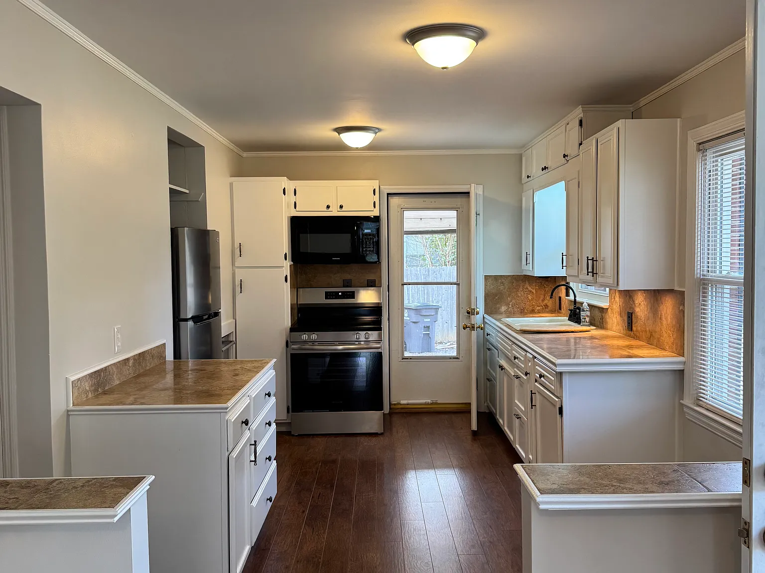 2 bed, 1000 sqft, $1,495 — Photo 3