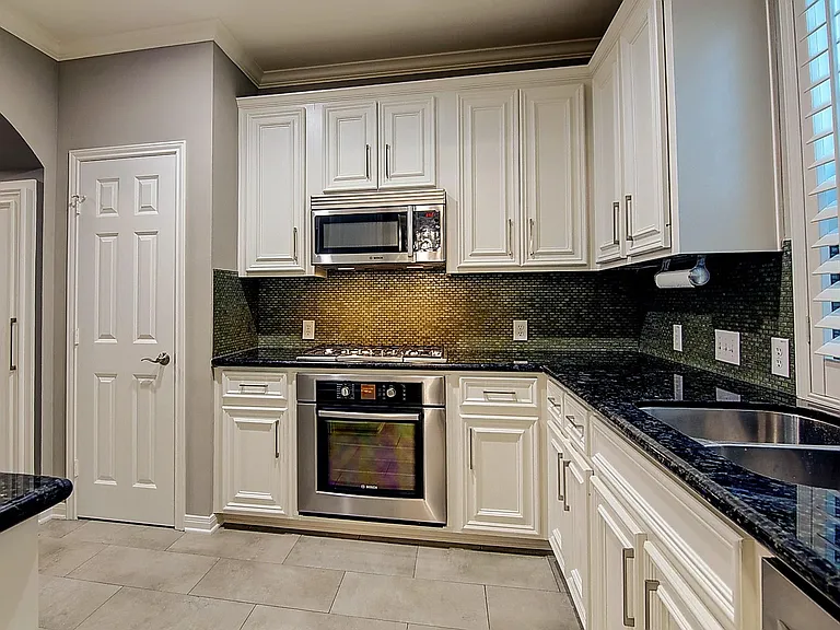 1408 W Webster St — Photo 15