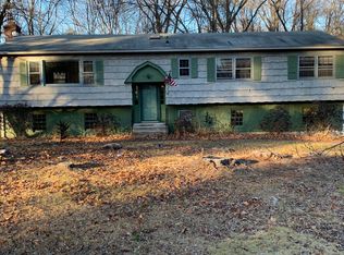 822 N Greenbrier Dr, Orange, CT 06477