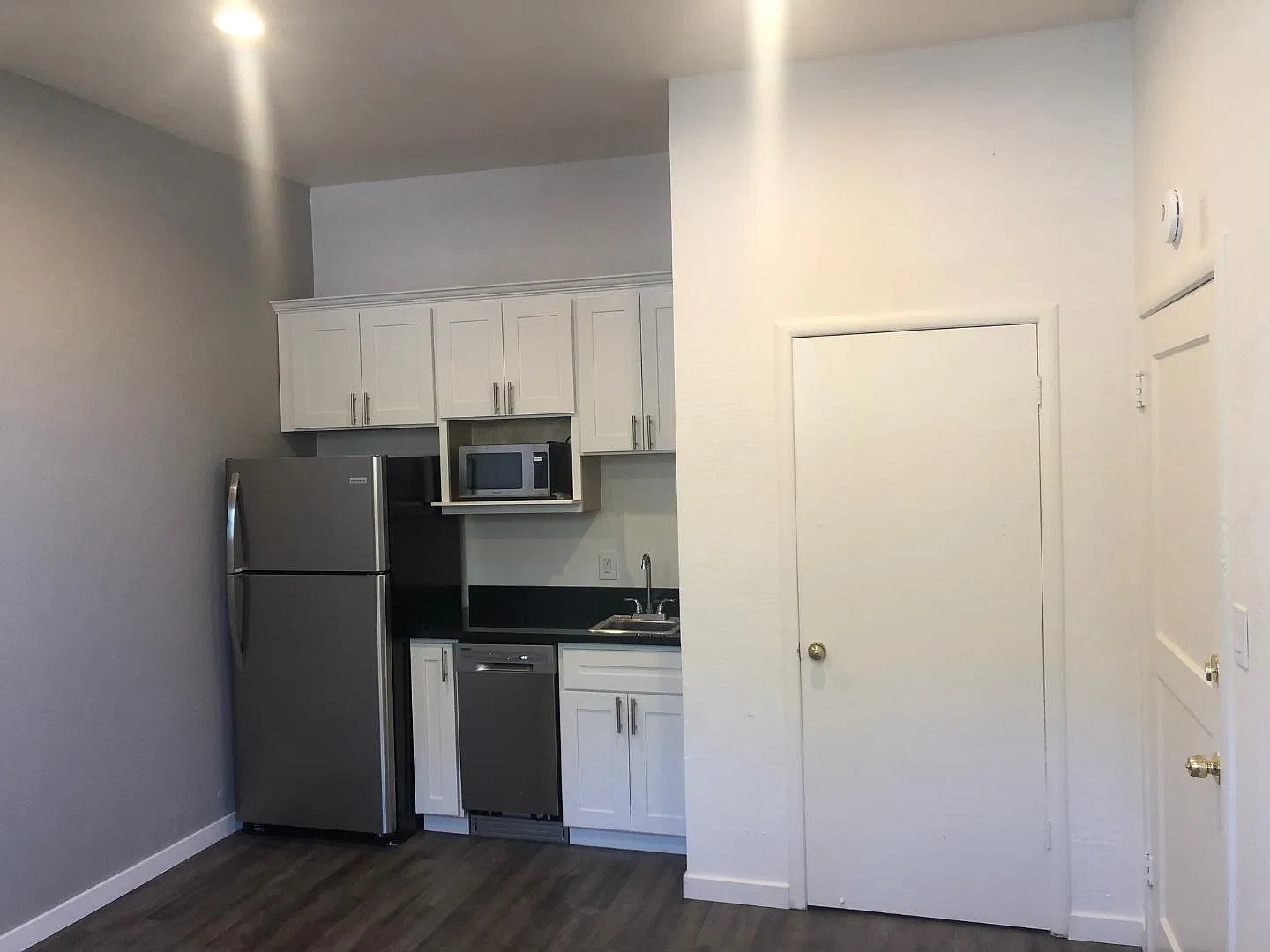 601 S 9th St - Apt 2 — Photo 2