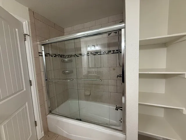 Upstairs full bathroom