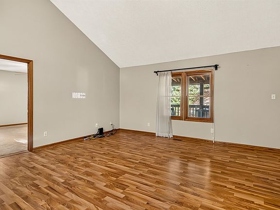 5th image of 304 Picadilly Dr SE