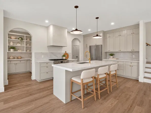 3 Eastern Avenue, Falmouth, ME 04105