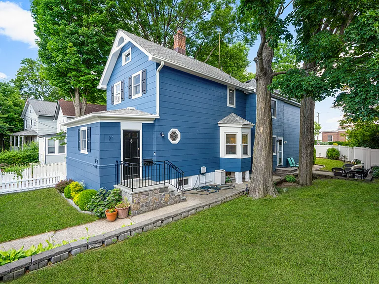 315 Maple Ave — Photo 2