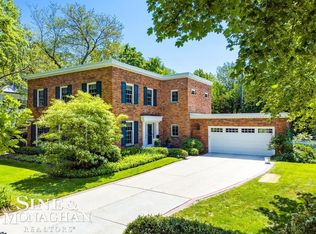 39 McKinley Pl, Grosse Pointe Farms, MI 48236