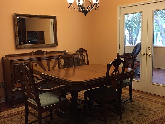 Dining room w/french doors