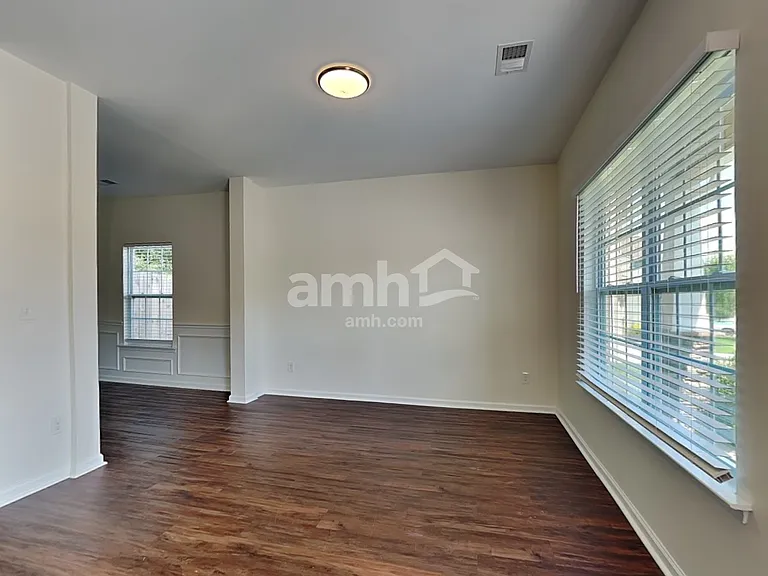 236 Addlestone Cir — Photo 4