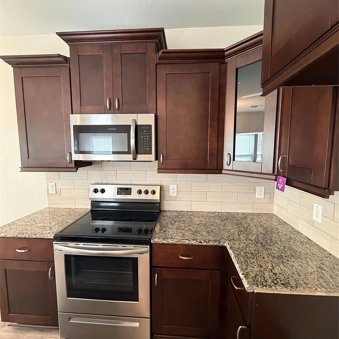 3 bed, 994 sqft, $1,353 — Photo 4