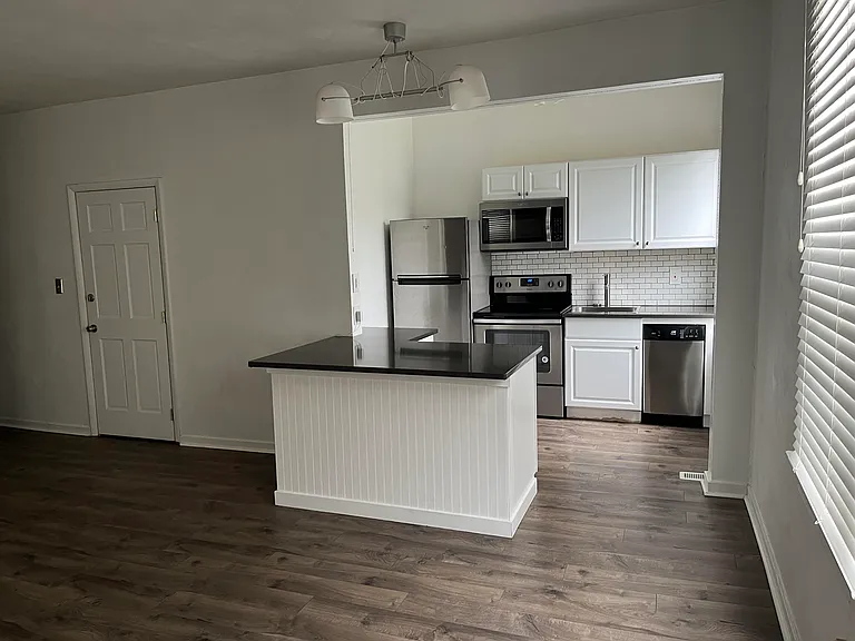 514 S Graham St #2 — Photo 2