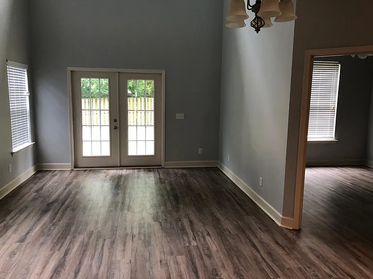 109 Heyward Dr — Photo 2