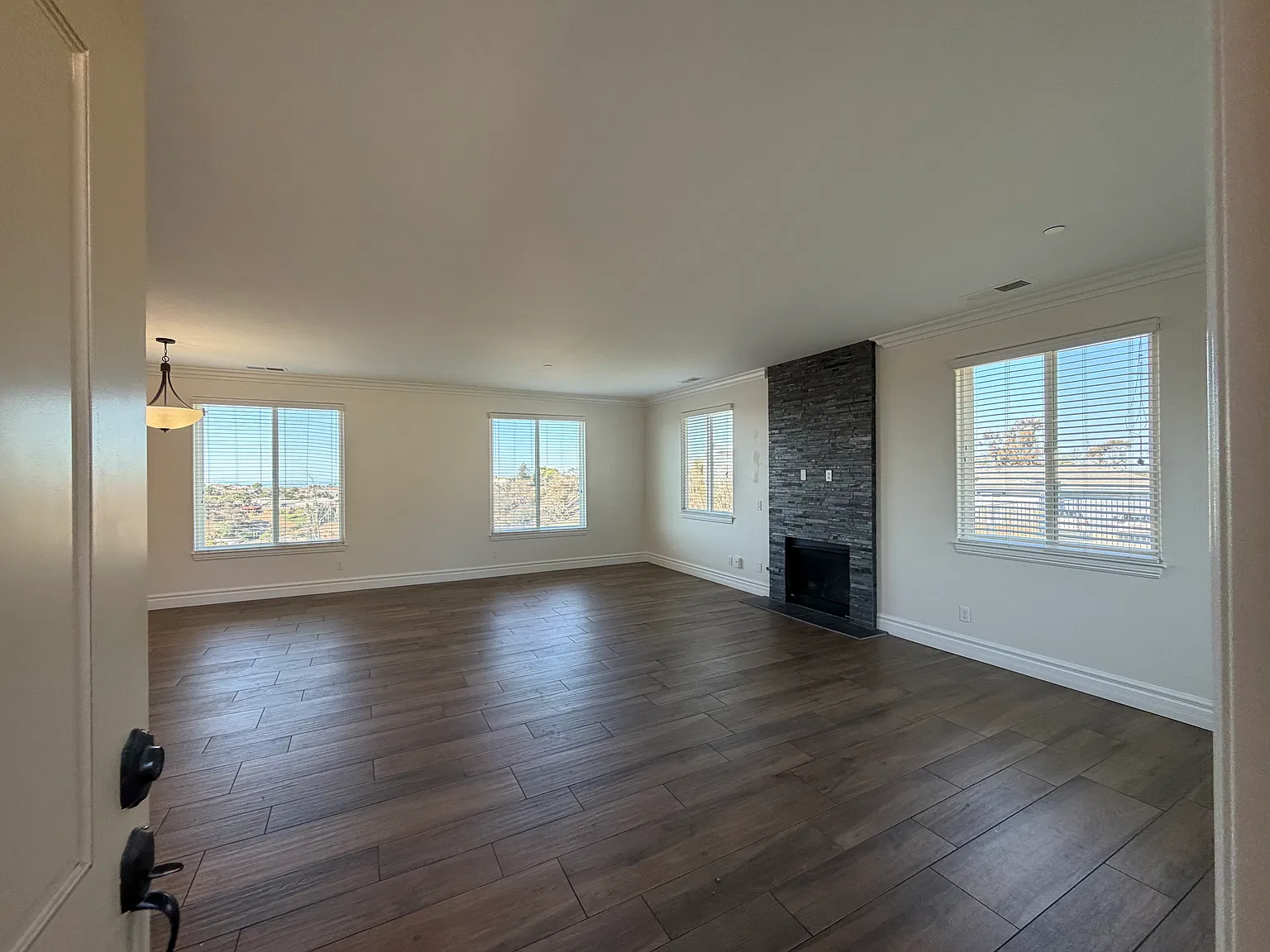 3 bed, 2.5 bath, 2067 sqft, $4,600 — Photo 3