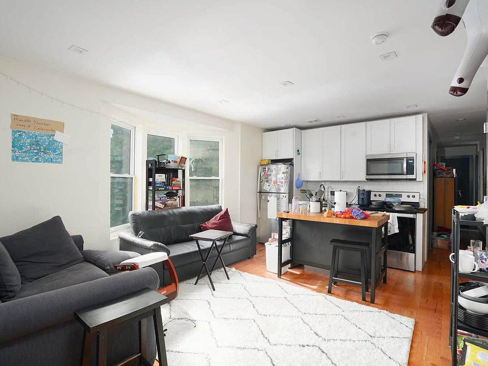 1st image of 181 Greenpoint Ave #3E