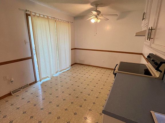 2nd image of 1324 Grandview Dr