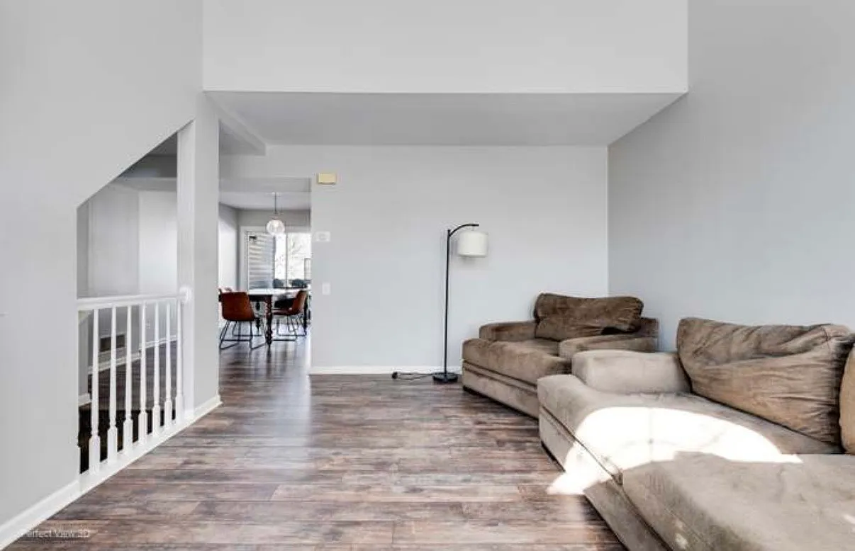 2 bed, 1.5 bath, 1300 sqft, $2,300 — Photo 4