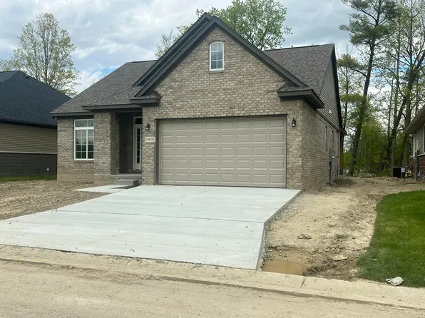 31610 Beaver Cir, New Boston, MI 48164