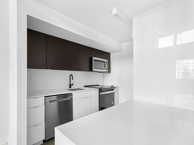 458 N 5th St #3 — Photo 9