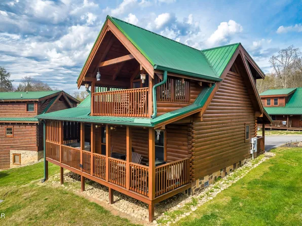 612 Cherry Blossom Way, Pigeon Forge, TN 37863