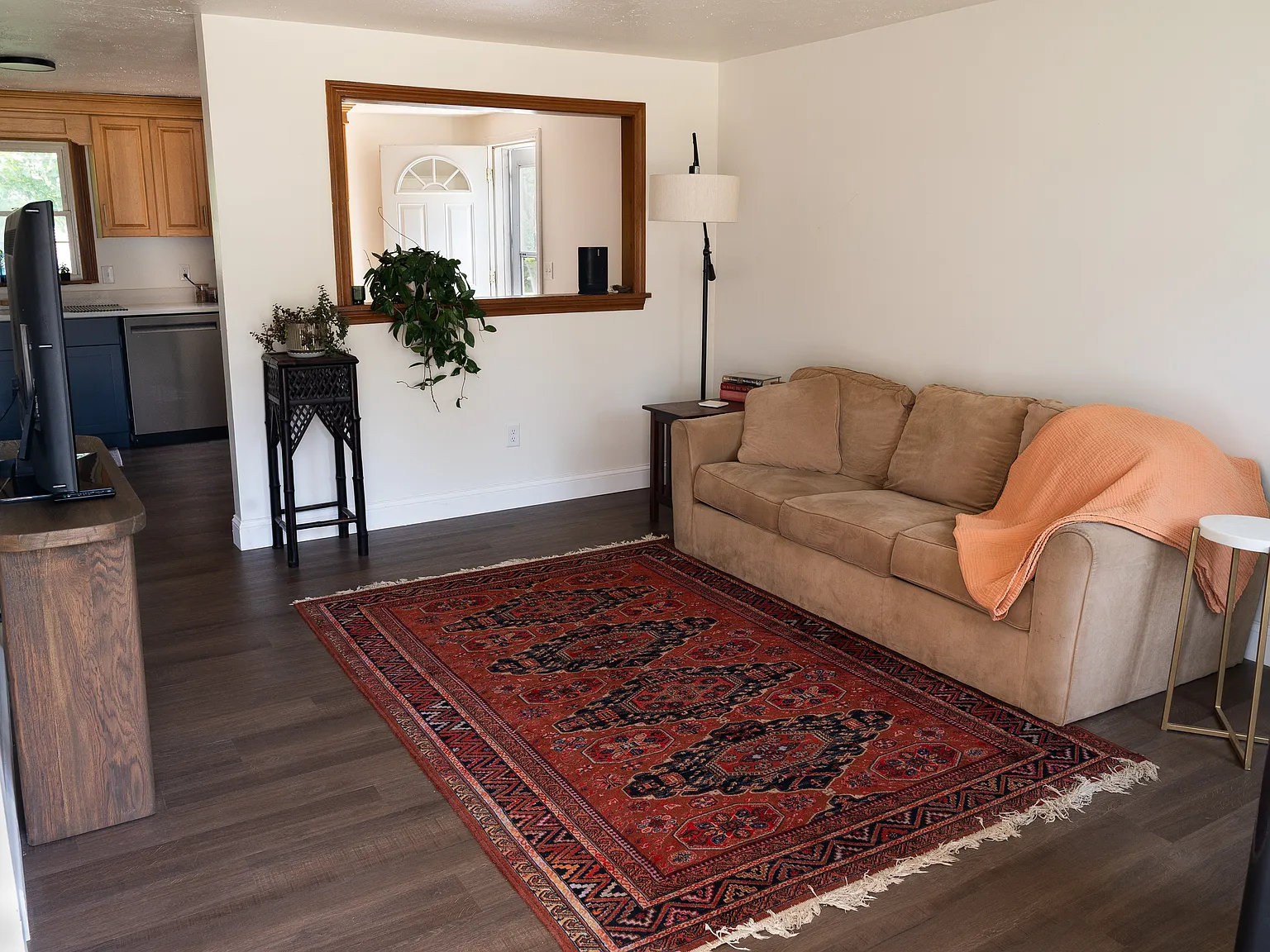 3 bed, 1351 sqft, $2,800 — Photo 2