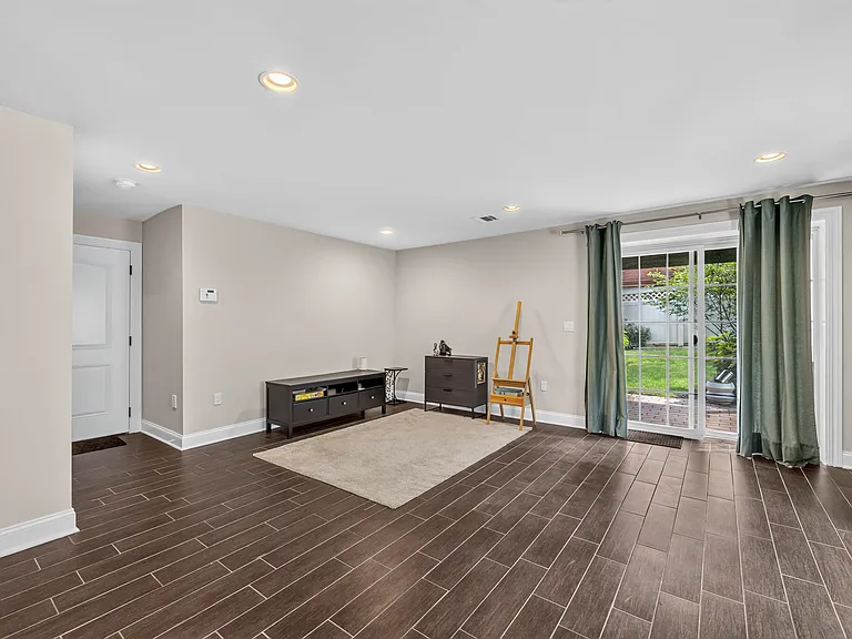 809 Edgewood Ln — Photo 31