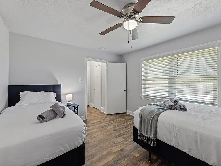 3312 Robinhood Ct — Photo 25