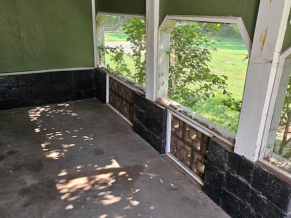 4th image of 827 Bristol Dr #827