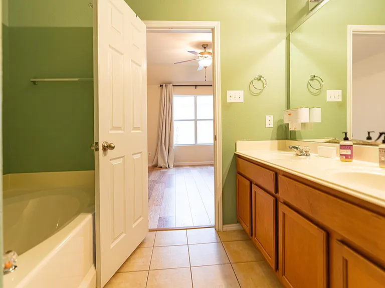 1906 Castaway Dr — Photo 25
