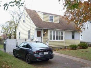 650 Winthrop Dr, Uniondale, NY 11553